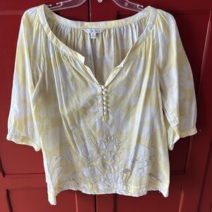 CAbi - #362 - Yellow and White floral boho 3/4 sleeve top.